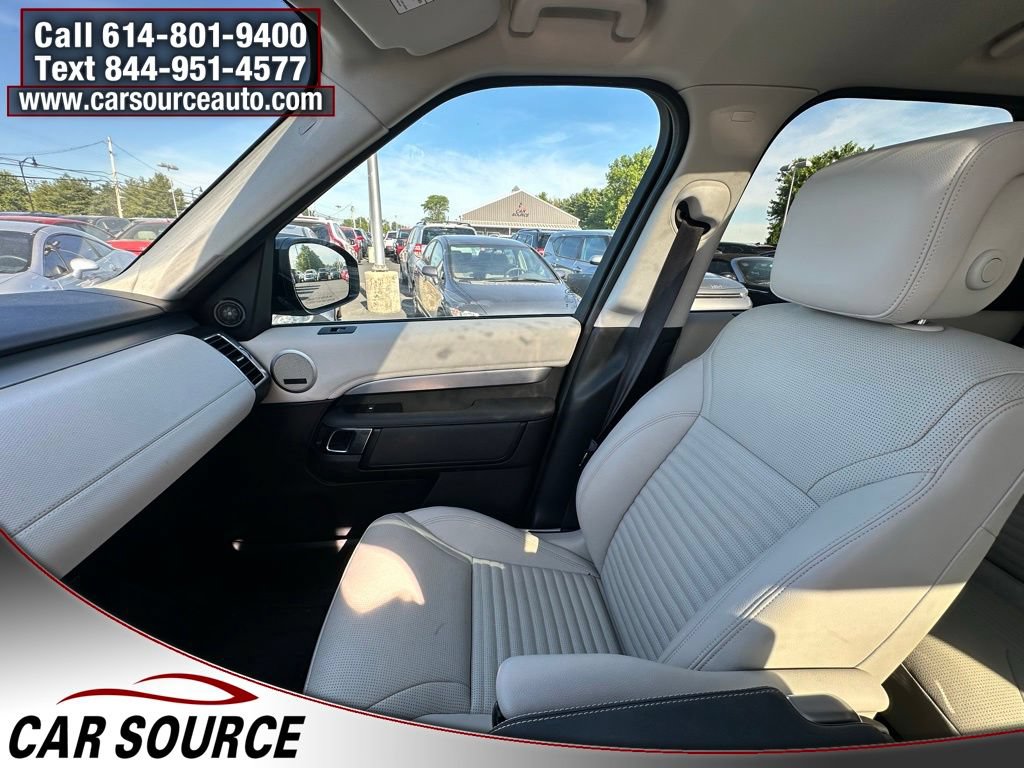 Used 2025 Land Rover Discovery Dynamic SE AWD/4WD image 16