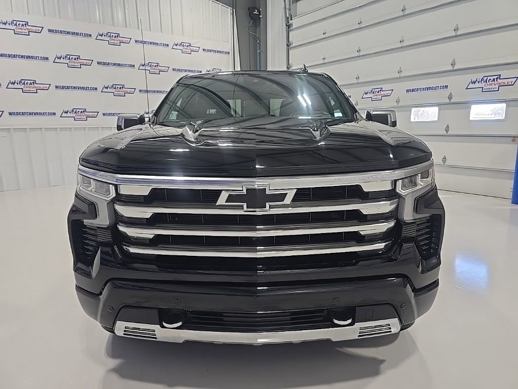 Used 2025 Chevrolet Silverado 1500 High Country AWD/4WD image 12