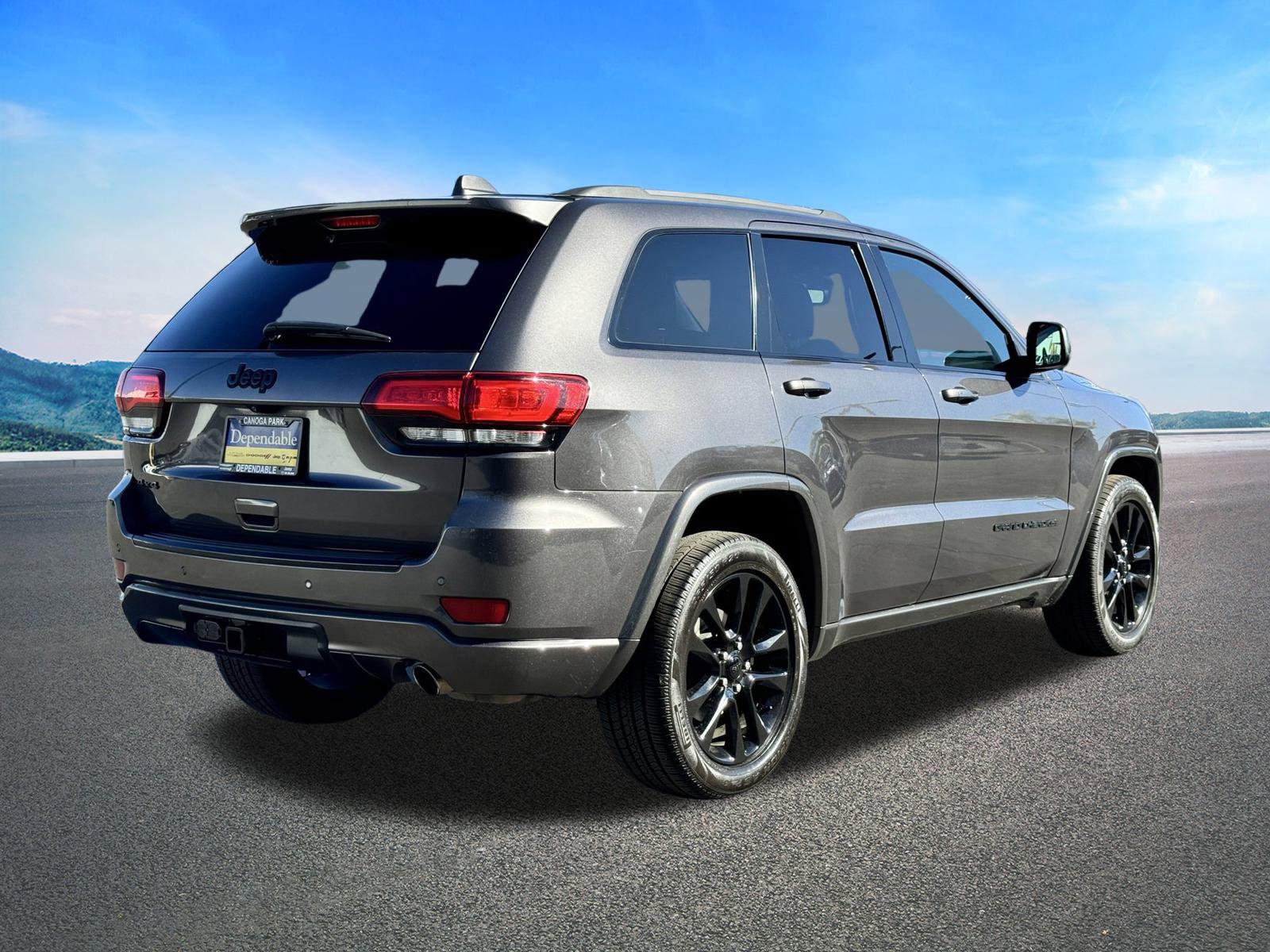 Used 2018 Jeep Grand Cherokee Altitude image 10