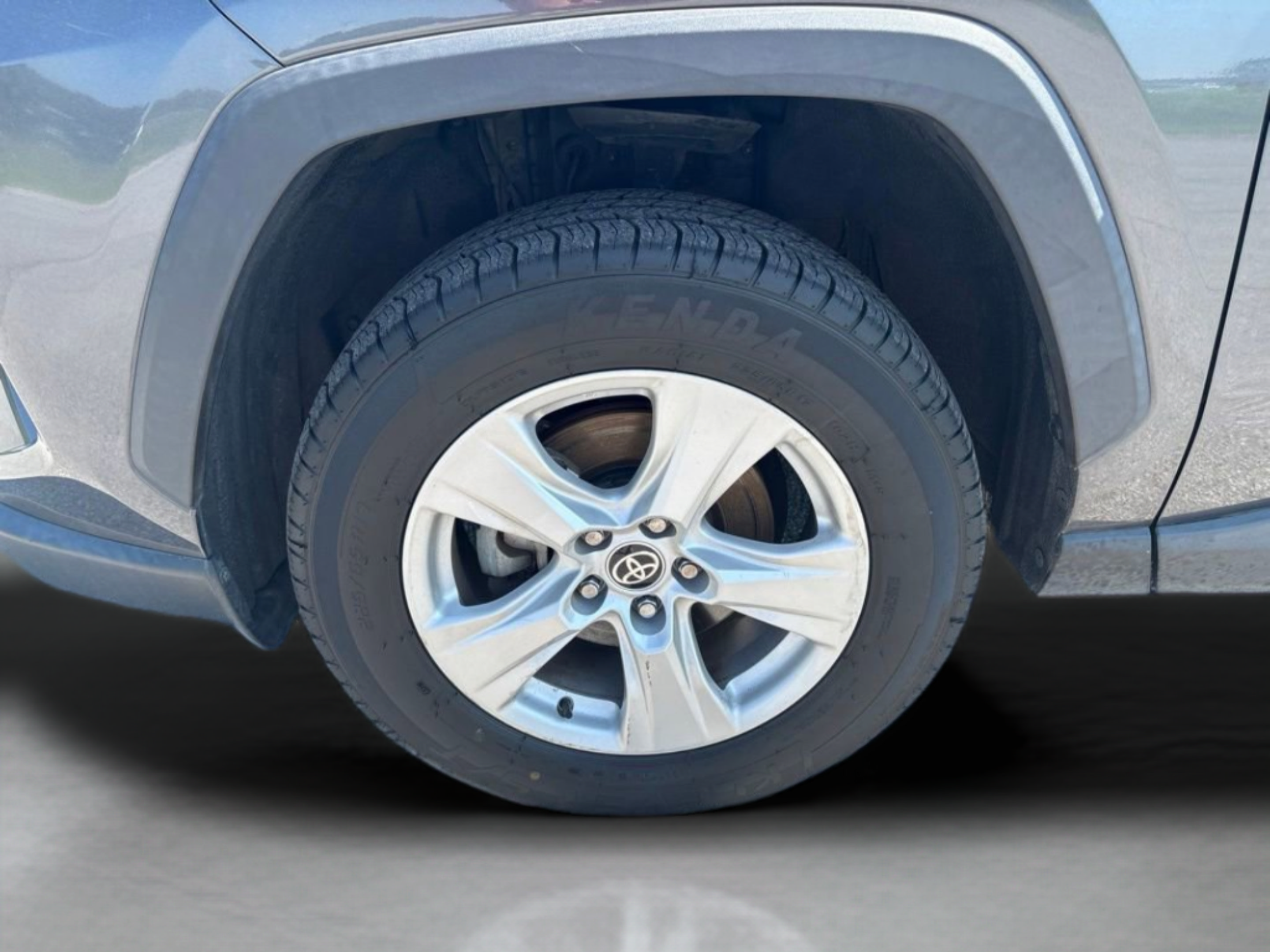 Used 2021 Toyota RAV4 XLE w/ Convenience Package FWD image 38