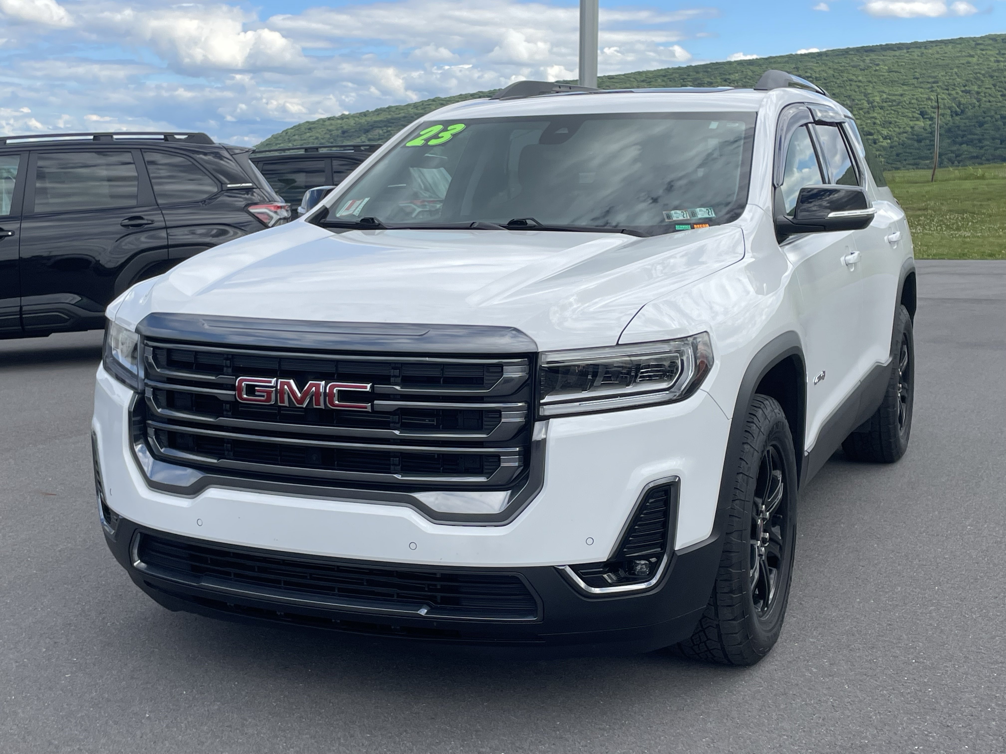 Used 2023 GMC Acadia AT4 w/ Preferred Package AWD/4WD image 8