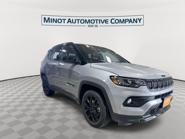 Used 2023 Jeep Compass Latitude AWD/4WD image 2