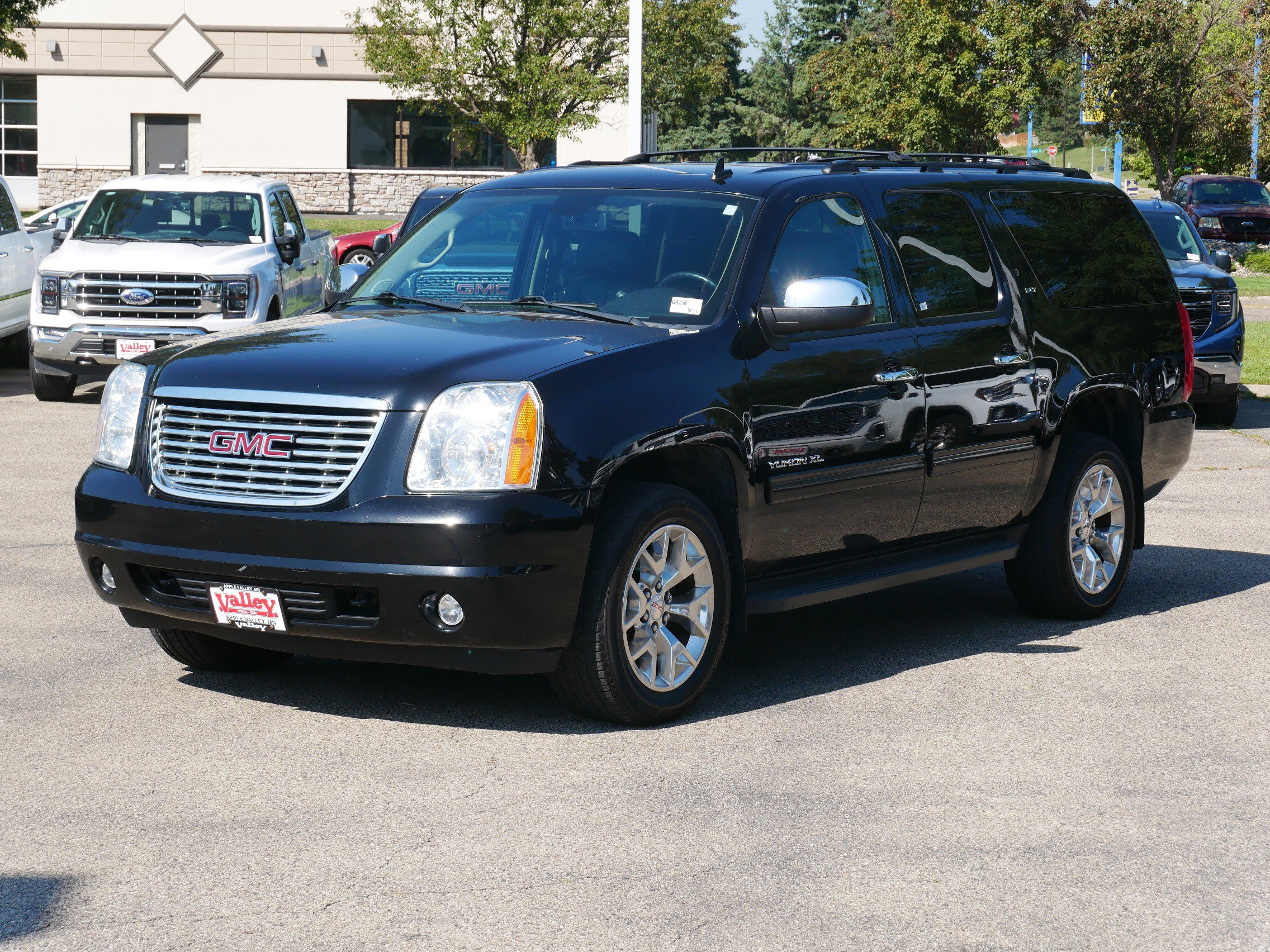 Used 2014 GMC Yukon XL SLT image 3