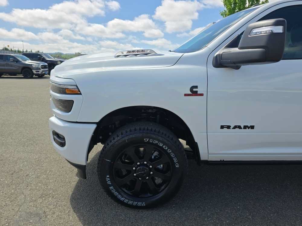 New 2026 RAM 2500 Laramie AWD/4WD image 18