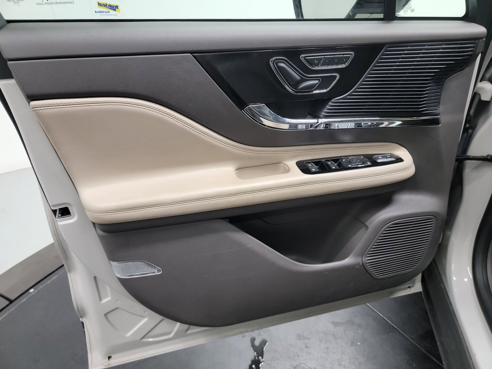 Used 2022 Lincoln Corsair FWD image 13