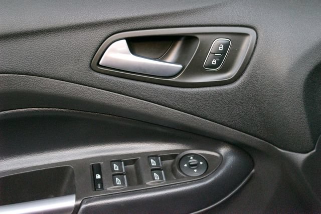 Used 2019 Ford Escape SE w/ Ford Safe & Smart Package FWD image 16