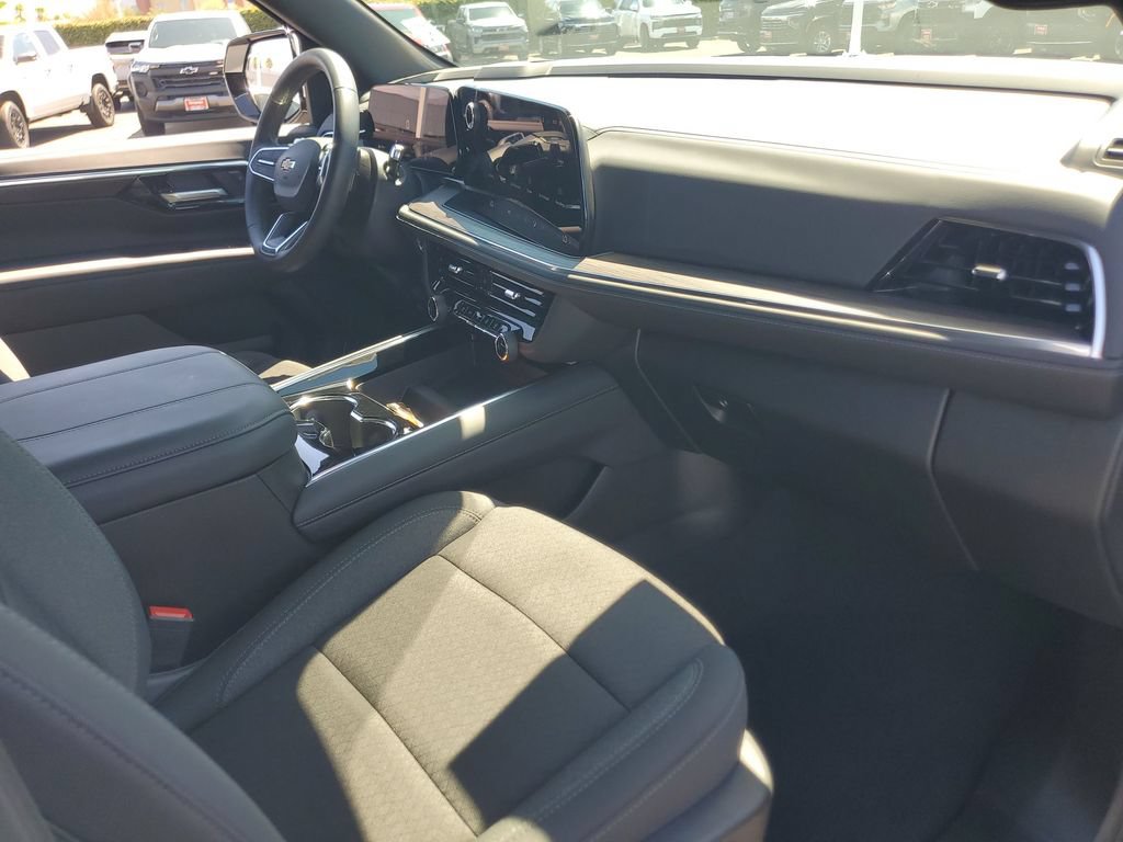 Used 2026 Chevrolet Suburban LS RWD image 26