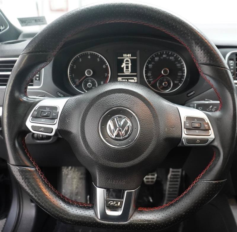 Used 2012 Volkswagen Jetta GLI FWD image 11