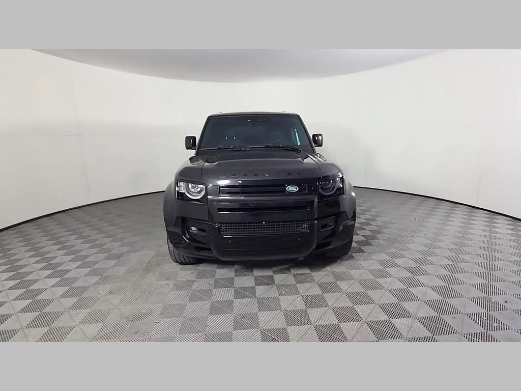 Used 2025 Land Rover Defender 130 X-Dynamic SE image 51