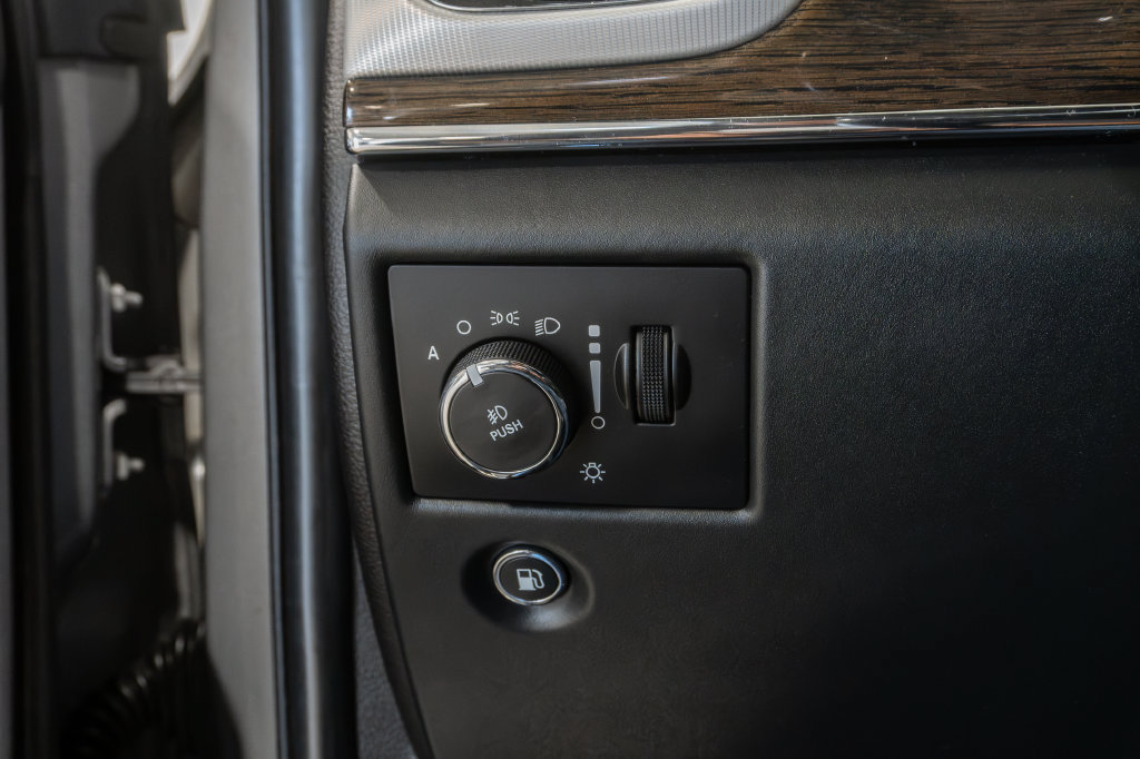 Used 2019 Jeep Grand Cherokee Summit AWD/4WD image 15