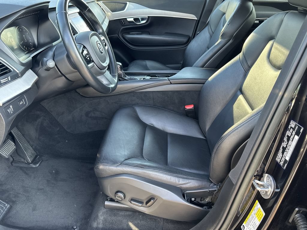 Used 2022 Volvo XC90 T5 Momentum w/ Protection Package Premier FWD image 14
