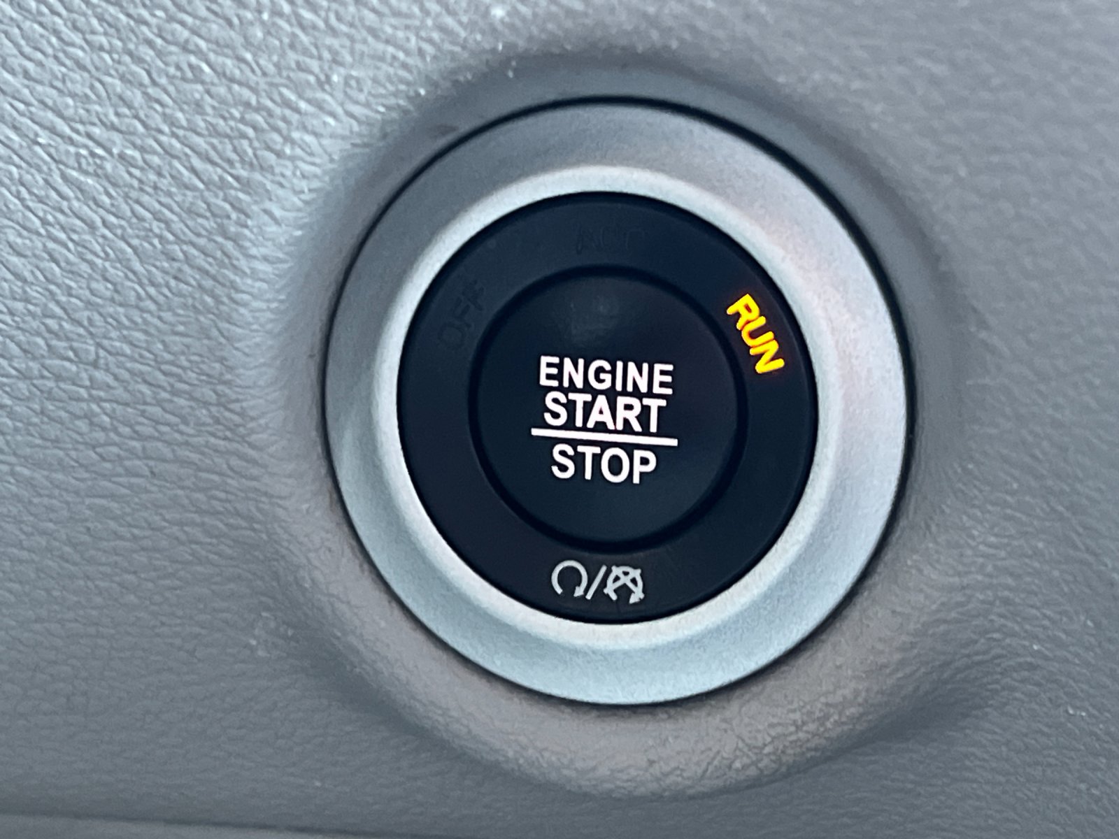 Used 2022 Chrysler Voyager LX FWD image 23