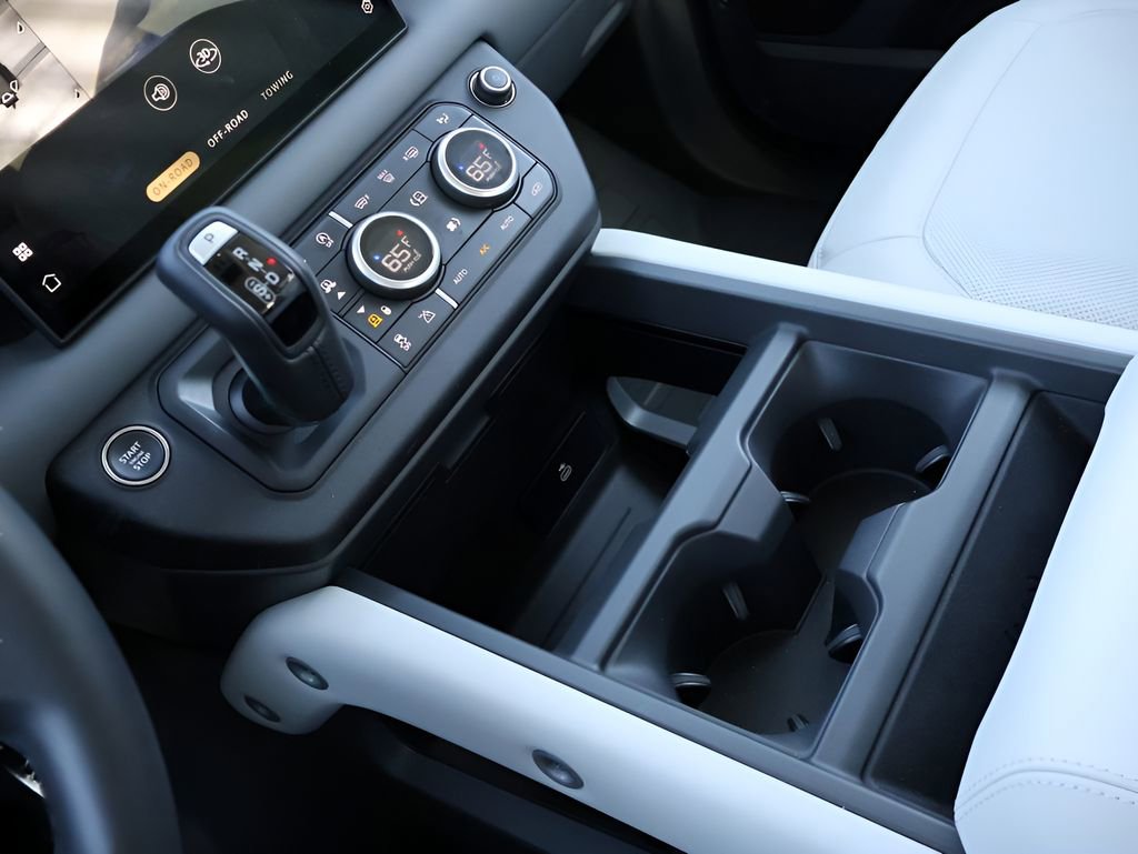 Certified 2025 Land Rover Defender 110 X-Dynamic SE image 25