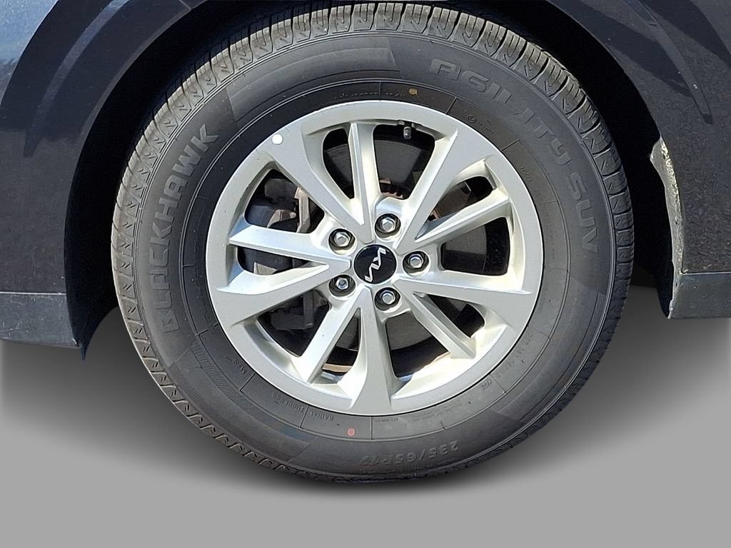 Used 2024 Kia Carnival LX FWD image 8