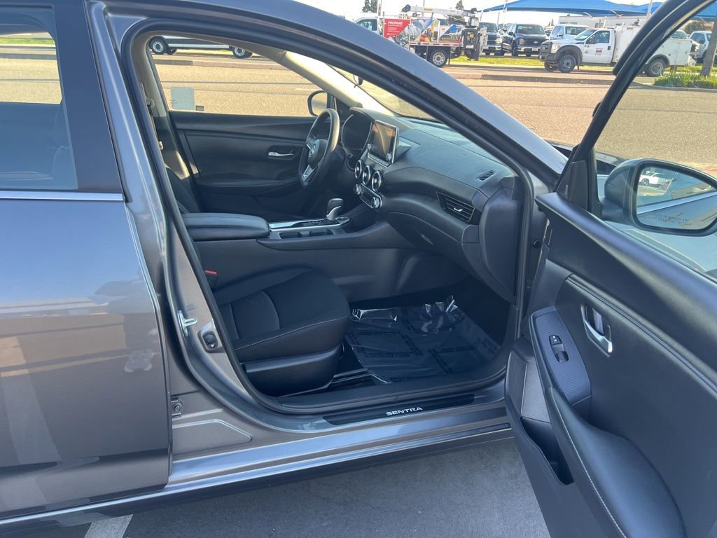 Used 2025 Nissan Sentra SV image 22