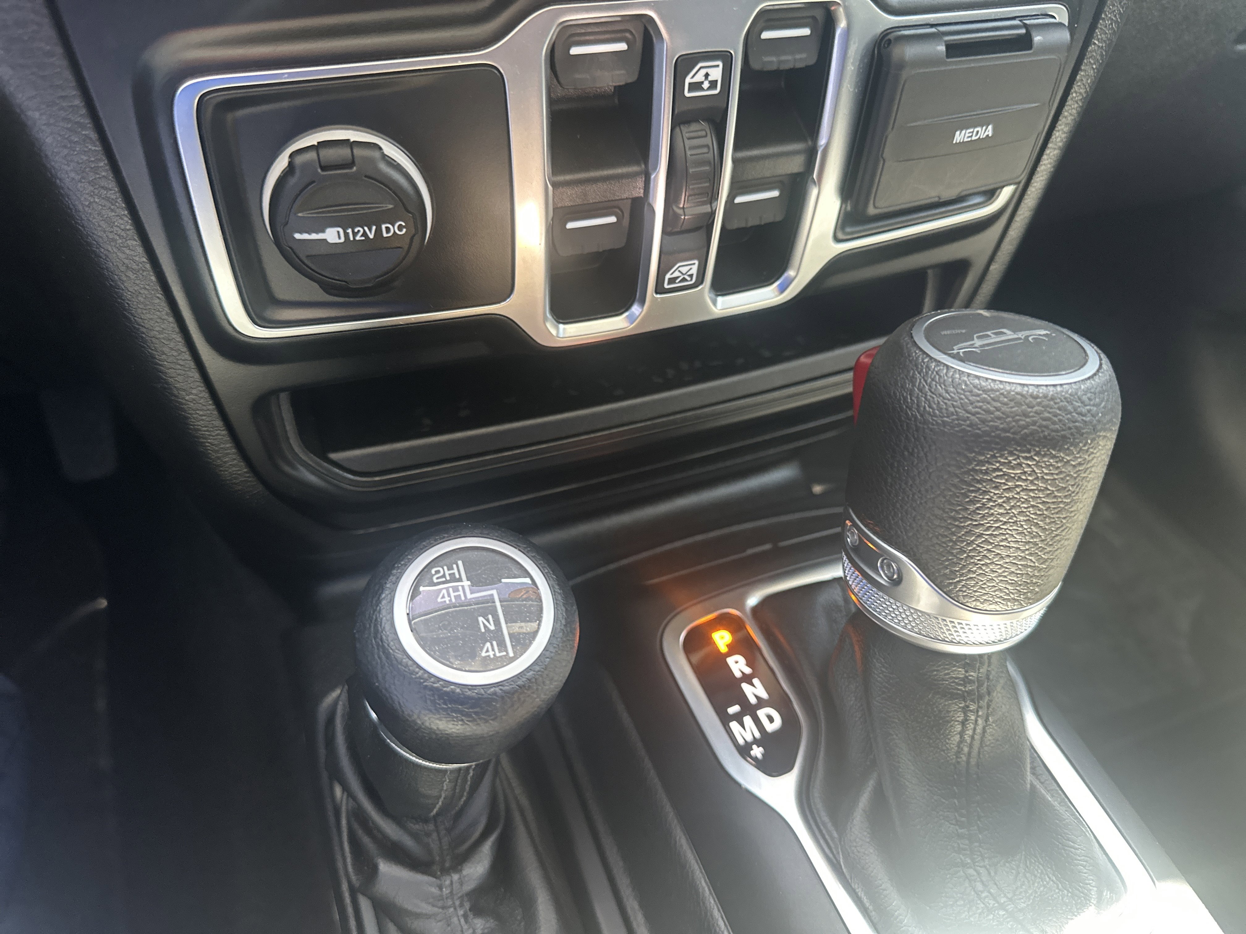 Used 2021 Jeep Gladiator Willys AWD/4WD image 40