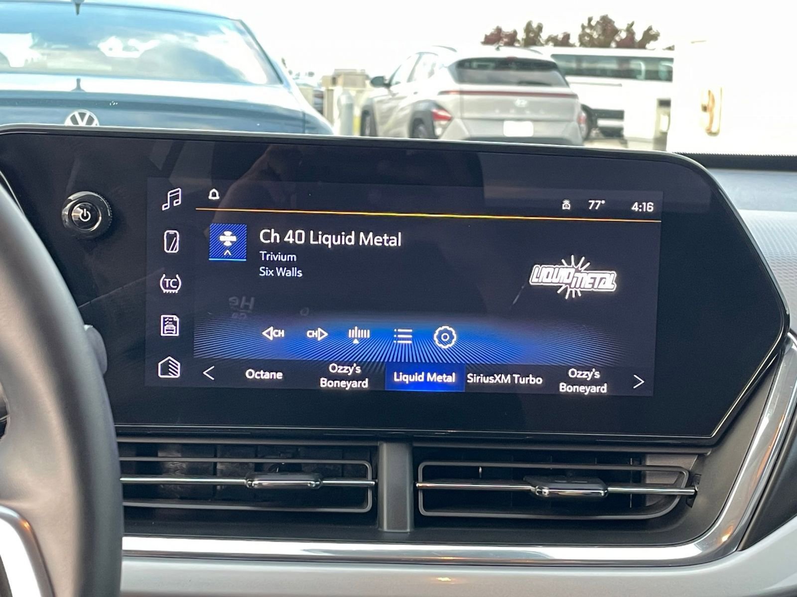 Used 2025 Chevrolet Trax LT w/ LT Convenience Package image 21