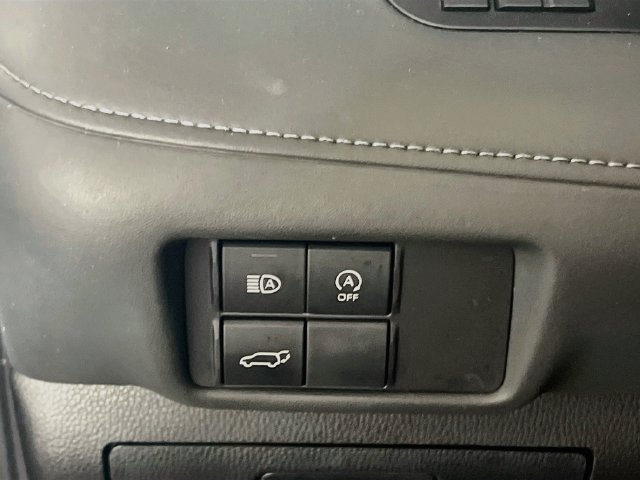 Used 2024 Toyota Highlander LE FWD image 10
