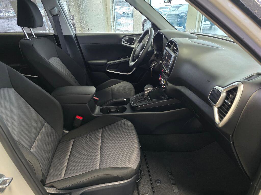 Used 2024 Kia Soul LX w/ Option Group 015 image 43