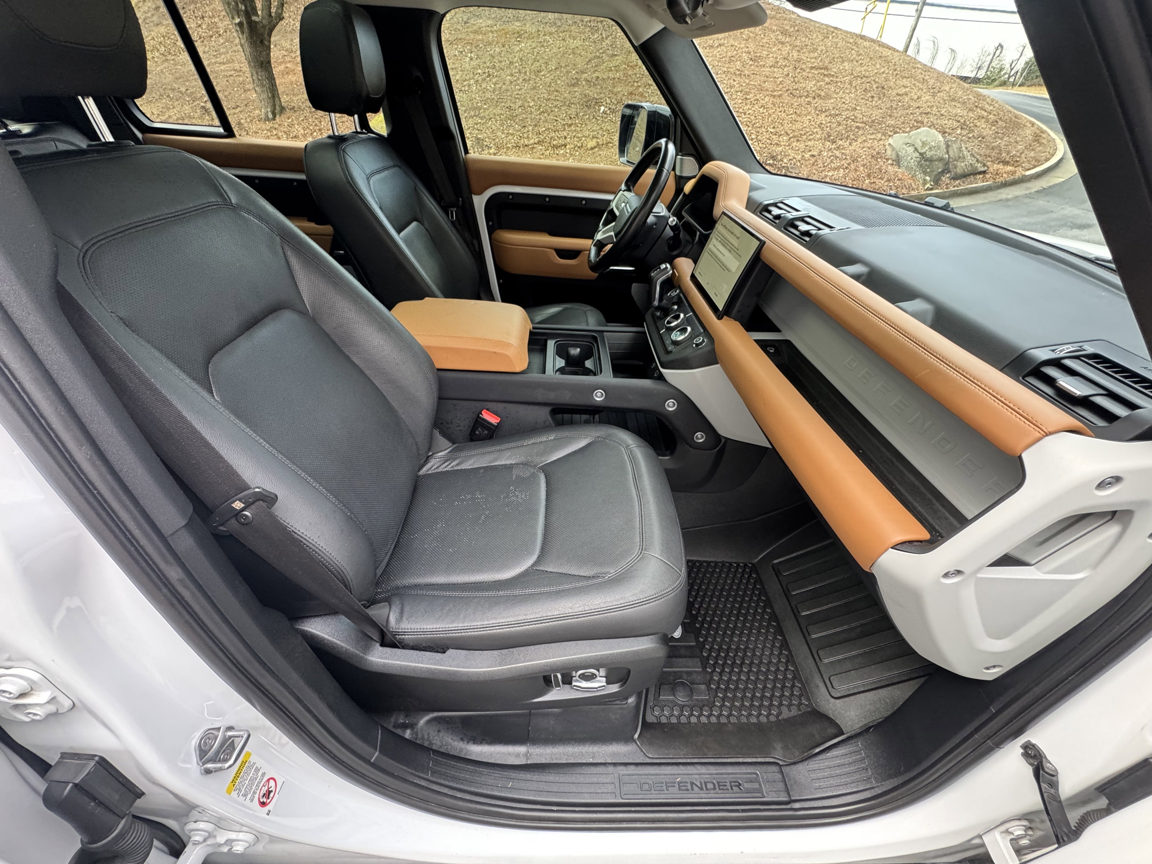 Used 2023 Land Rover Defender 130 S image 27