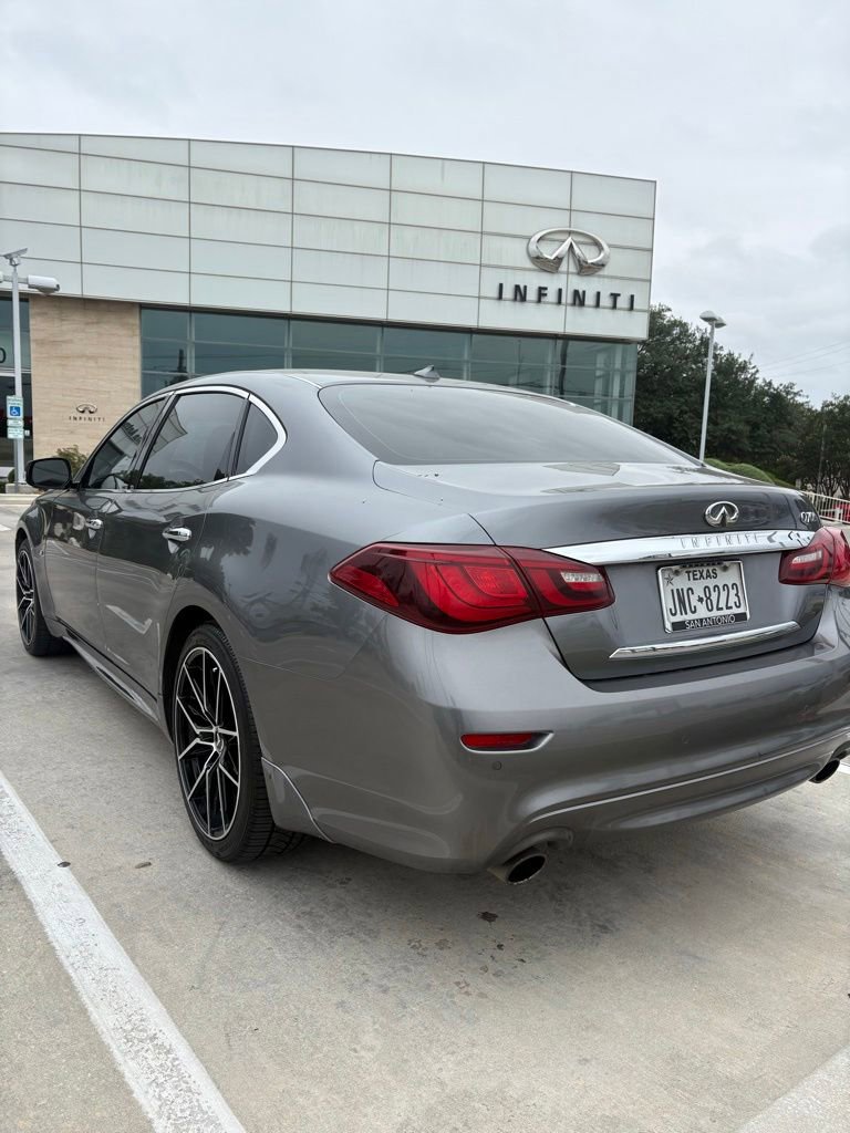 Used 2017 INFINITI Q70 L 3.7 RWD image 7