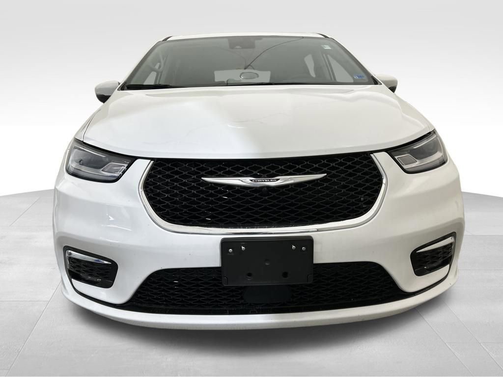 Used 2023 Chrysler Pacifica Touring-L image 9