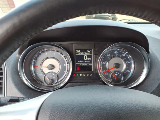 Used 2015 Chrysler Town & Country Touring image 9