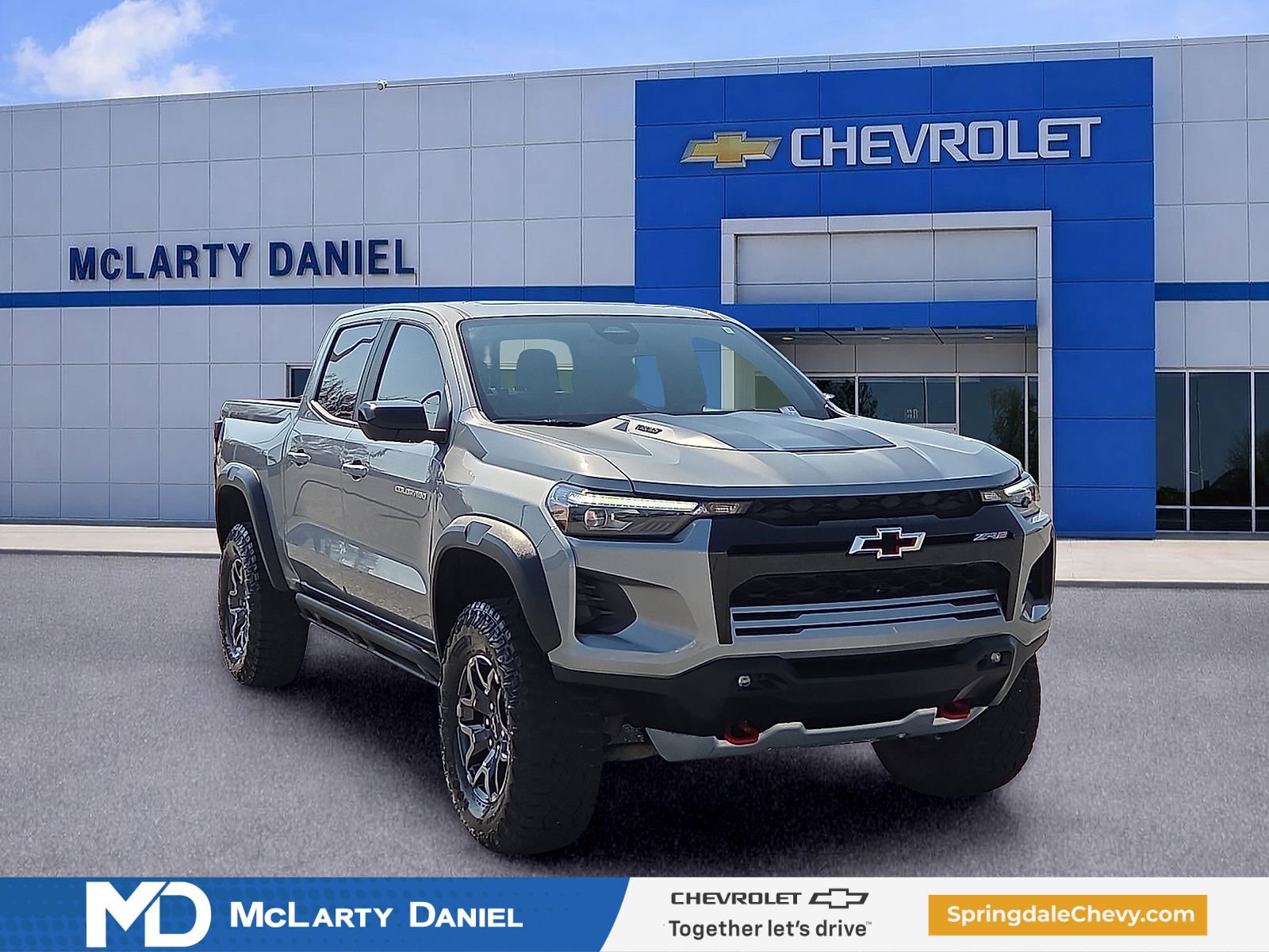 Used 2025 Chevrolet Colorado ZR2 w/ Technology Package AWD/4WD image 1
