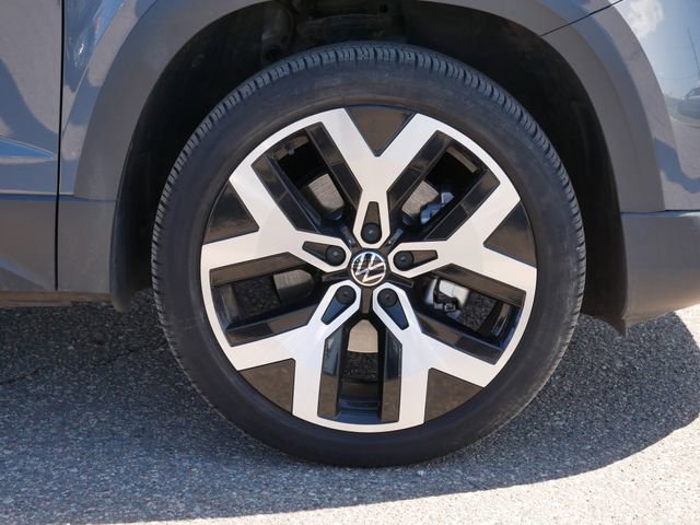 Certified 2023 Volkswagen Taos SEL image 9