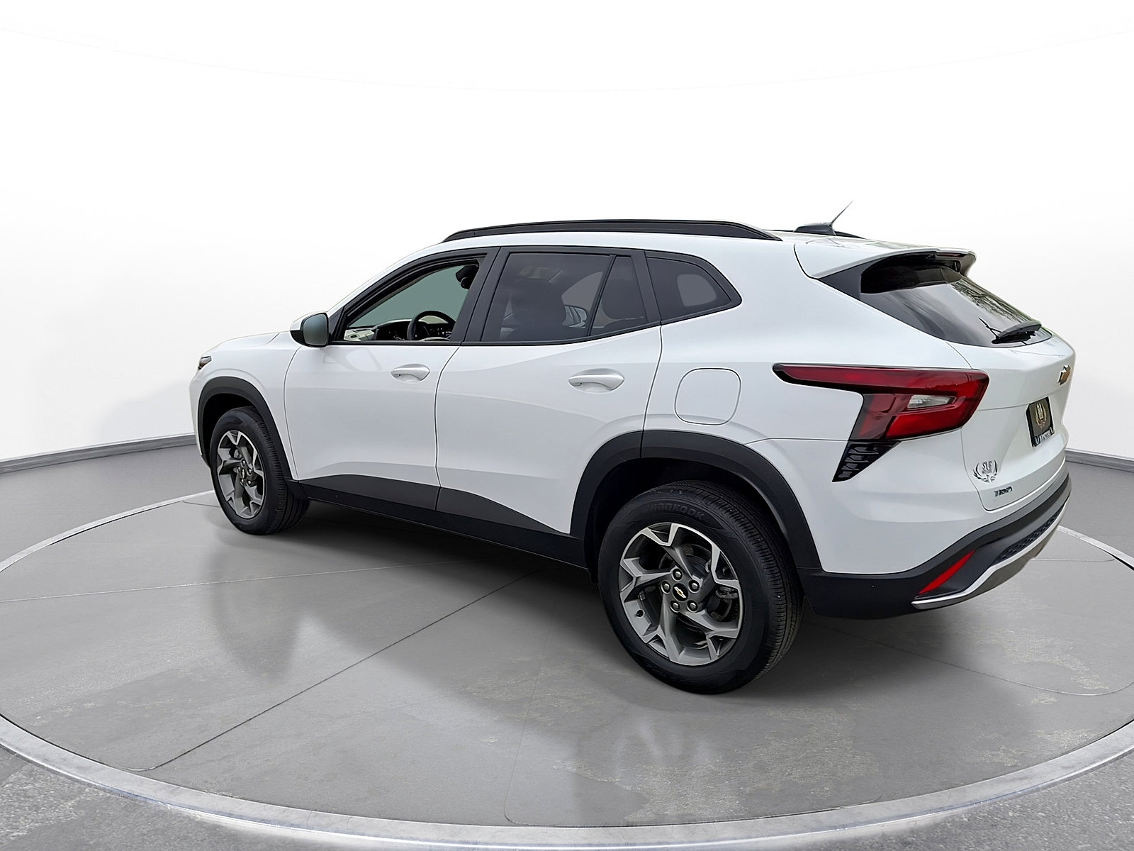 Used 2025 Chevrolet Trax LT FWD image 6