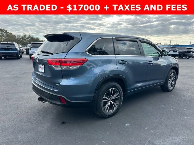 Used 2017 Toyota Highlander LE image 6