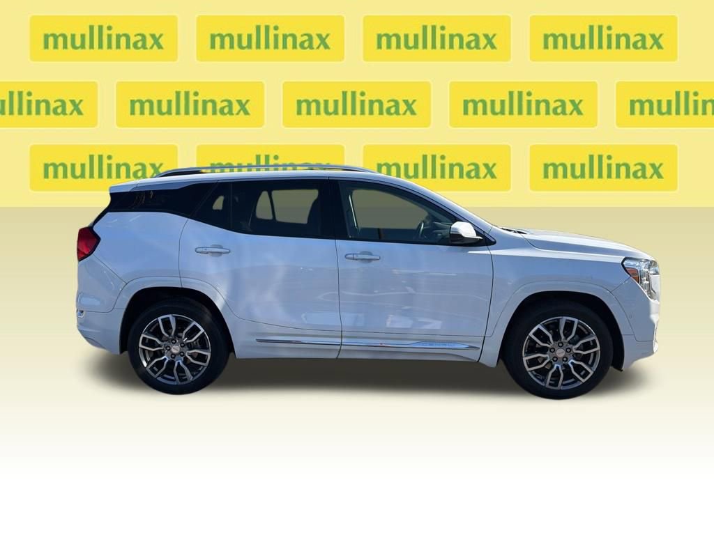 Used 2024 GMC Terrain Denali w/ Denali Premium Package AWD/4WD image 12