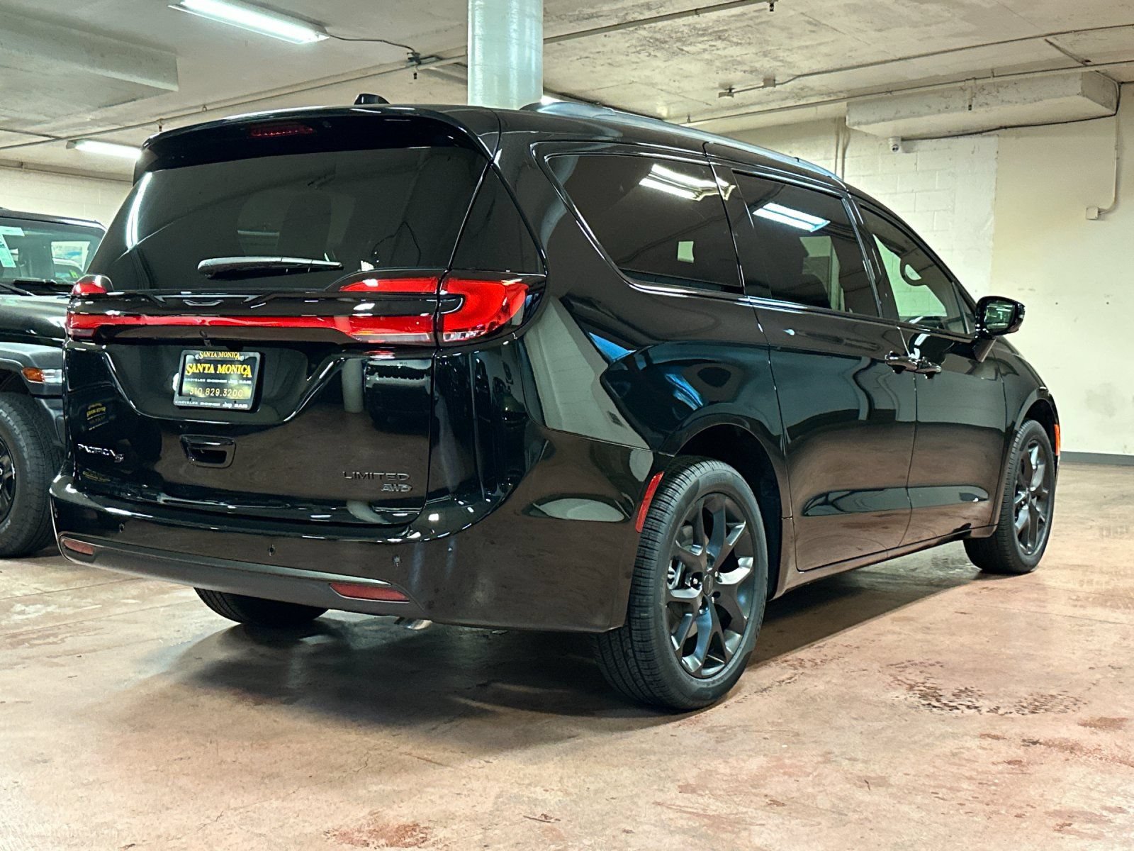 New 2027 Chrysler Pacifica Limited w/ Family Tech Group AWD/4WD image 5