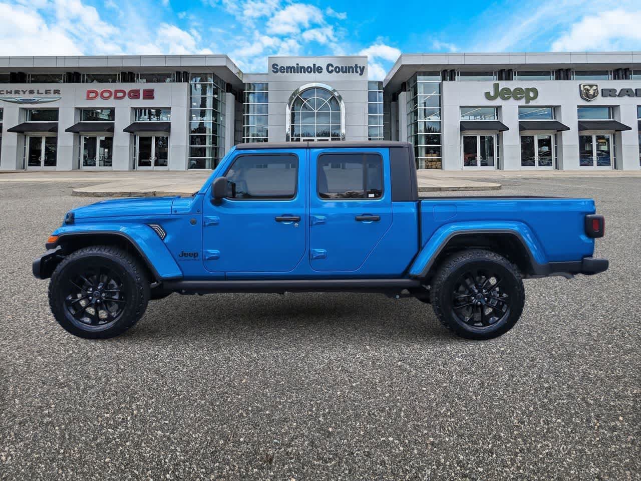 Certified 2025 Jeep Gladiator Sport AWD/4WD image 5