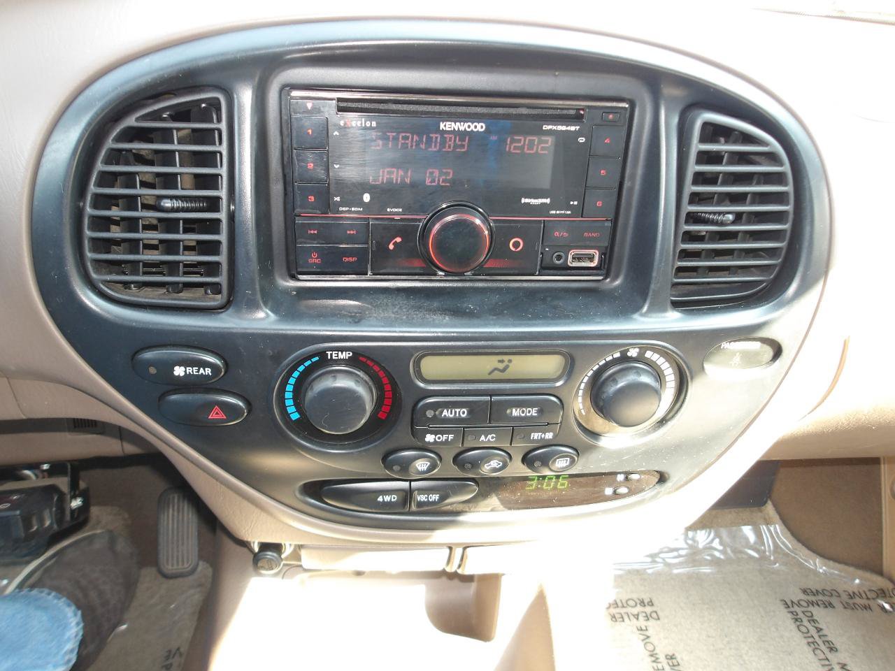 Used 2001 Toyota Sequoia SR5 AWD/4WD image 18