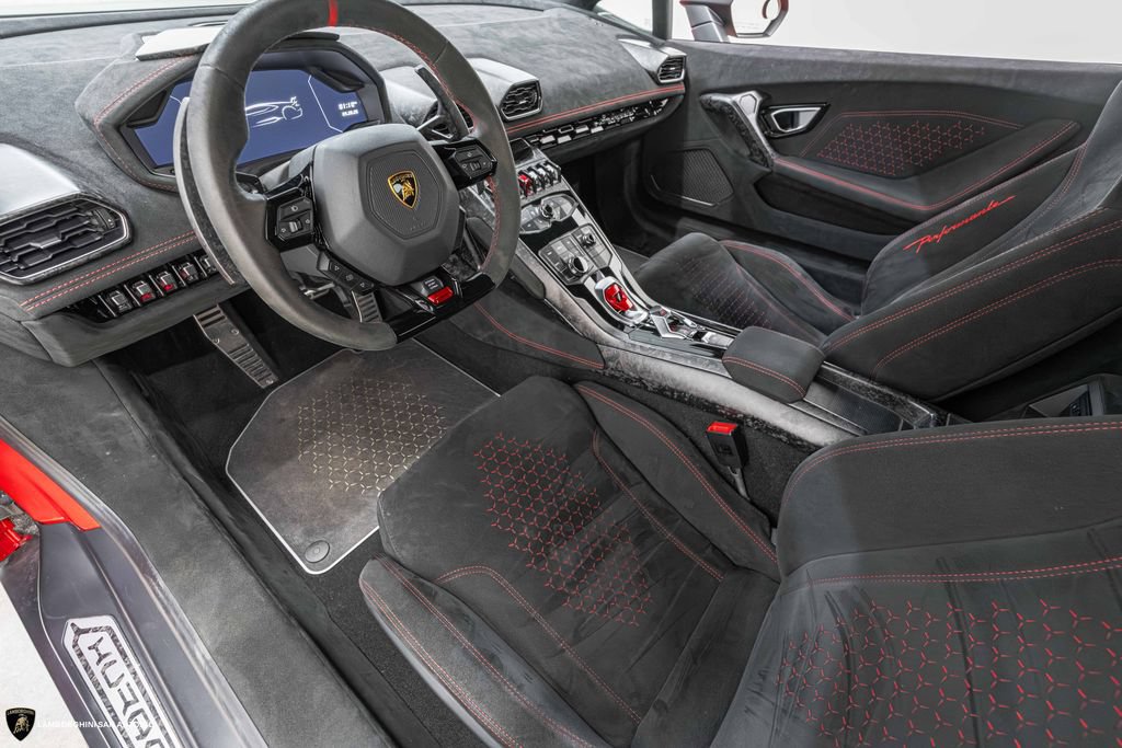 Used 2018 Lamborghini Huracan Performante AWD/4WD image 36