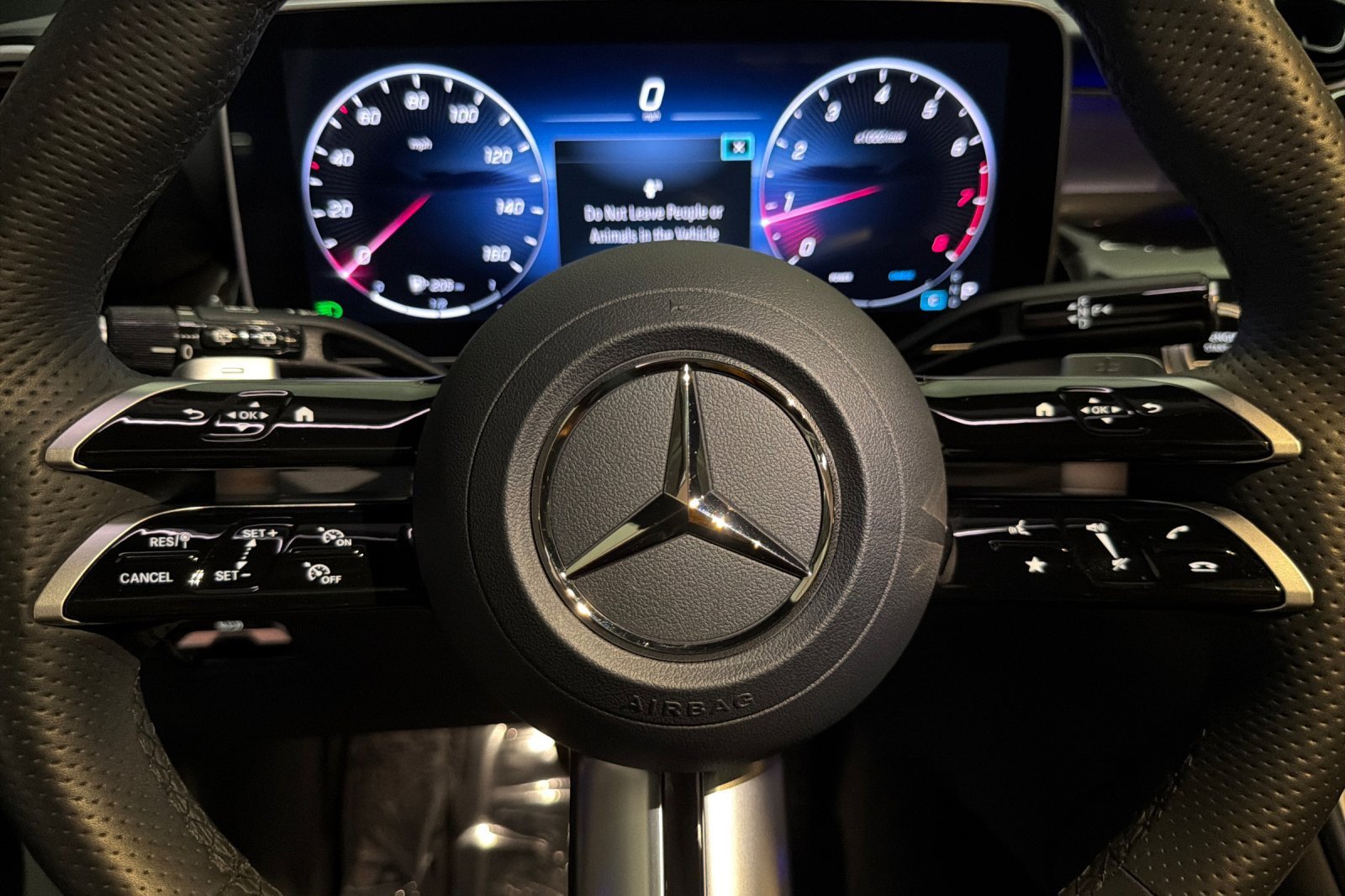 Used 2024 Mercedes-Benz GLC 300 4MATIC image 23