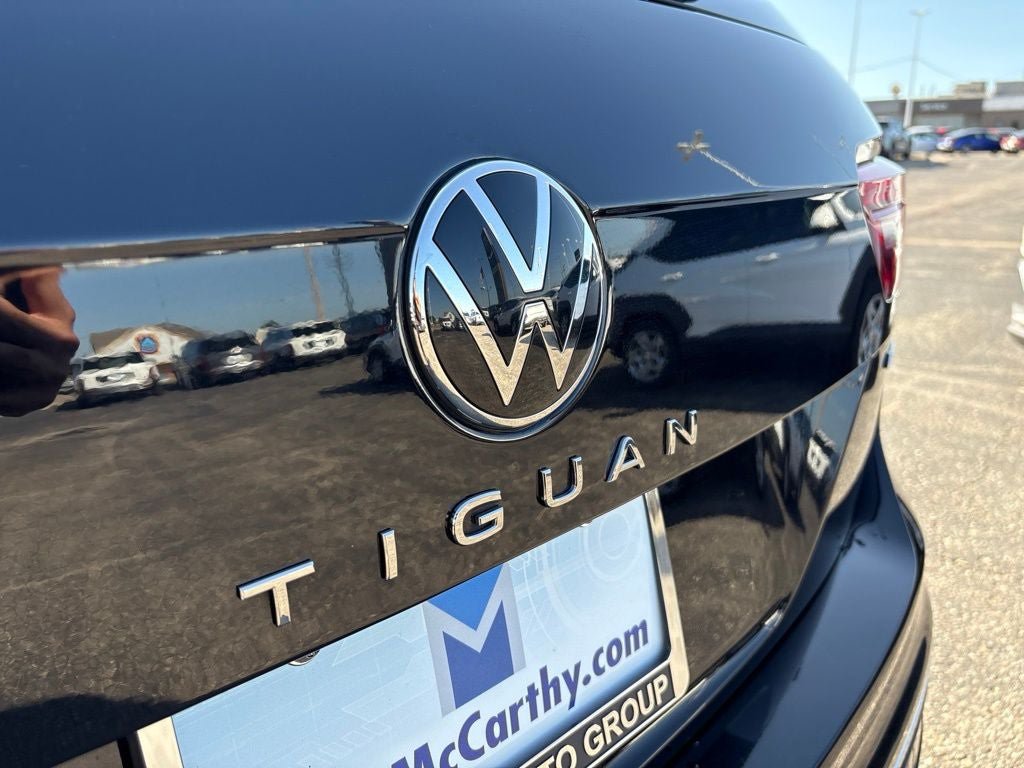 Used 2022 Volkswagen Tiguan SEL R-Line AWD/4WD image 11