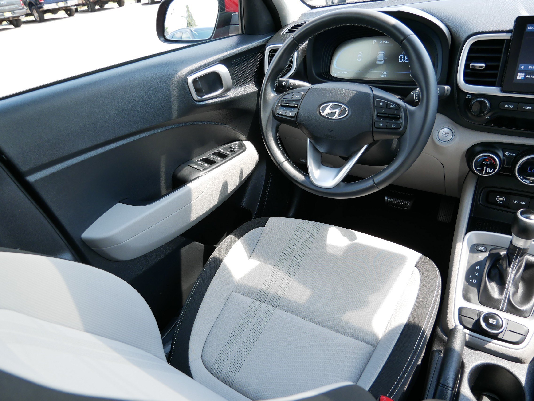 Certified 2024 Hyundai Venue SEL FWD image 9