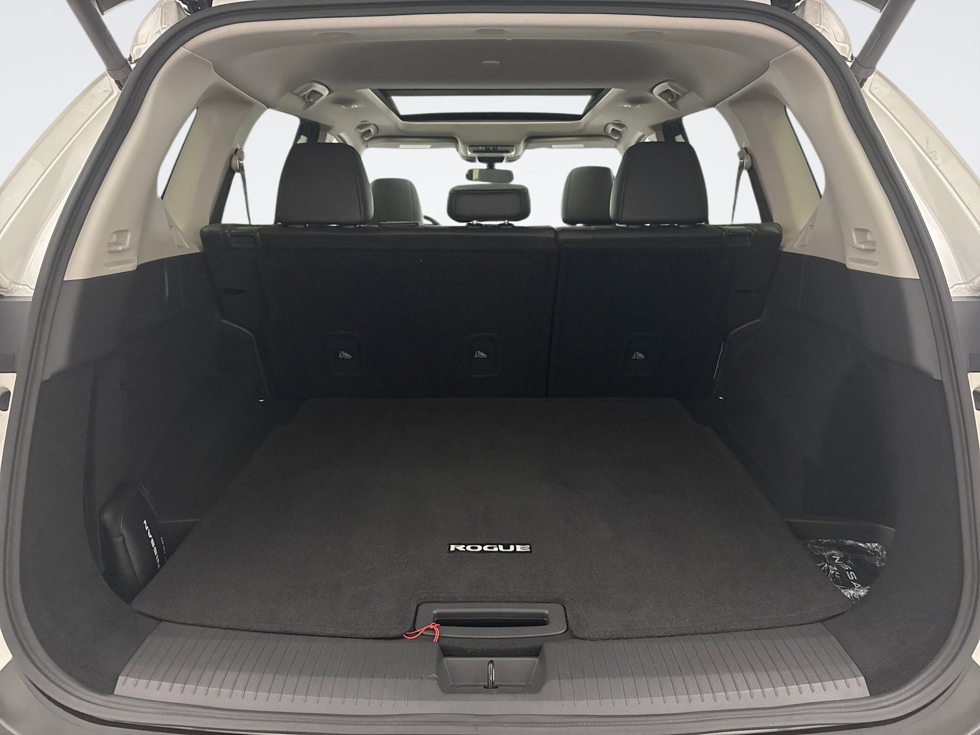 Used 2023 Nissan Rogue SV w/ SV Premium B Package image 20