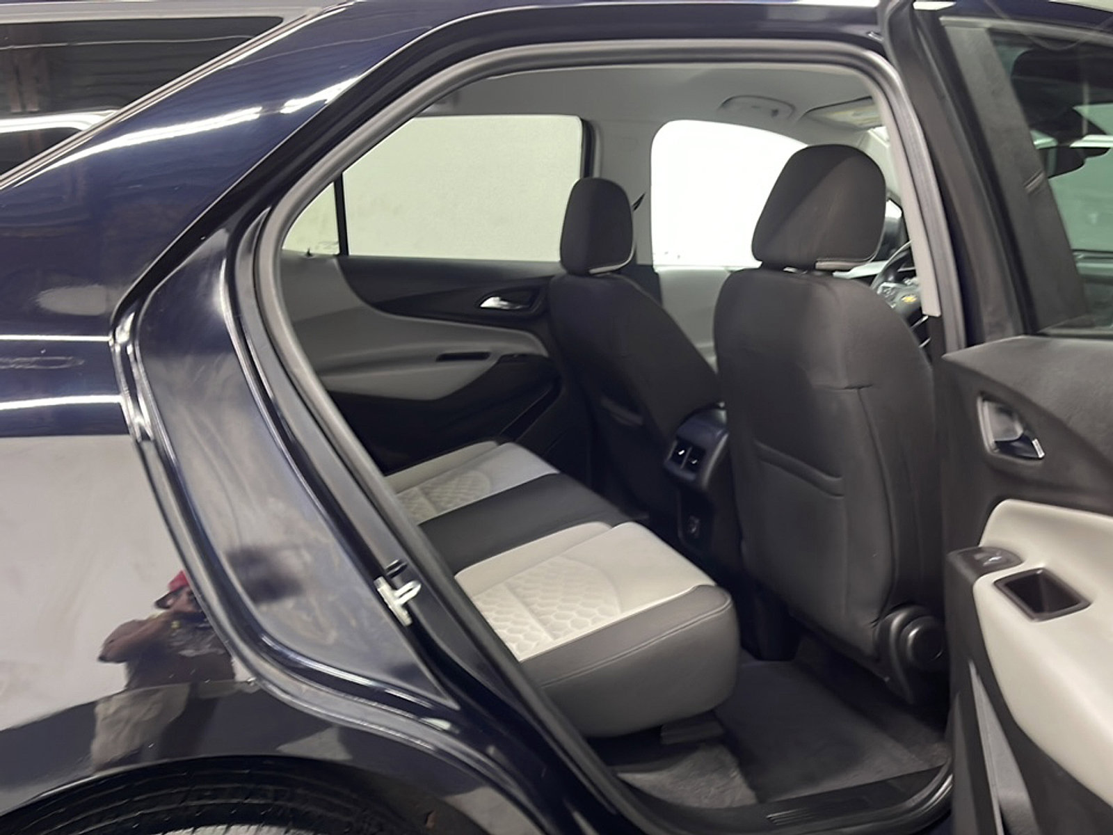 Used 2020 Chevrolet Equinox LS w/ LS Convenience Package FWD image 19