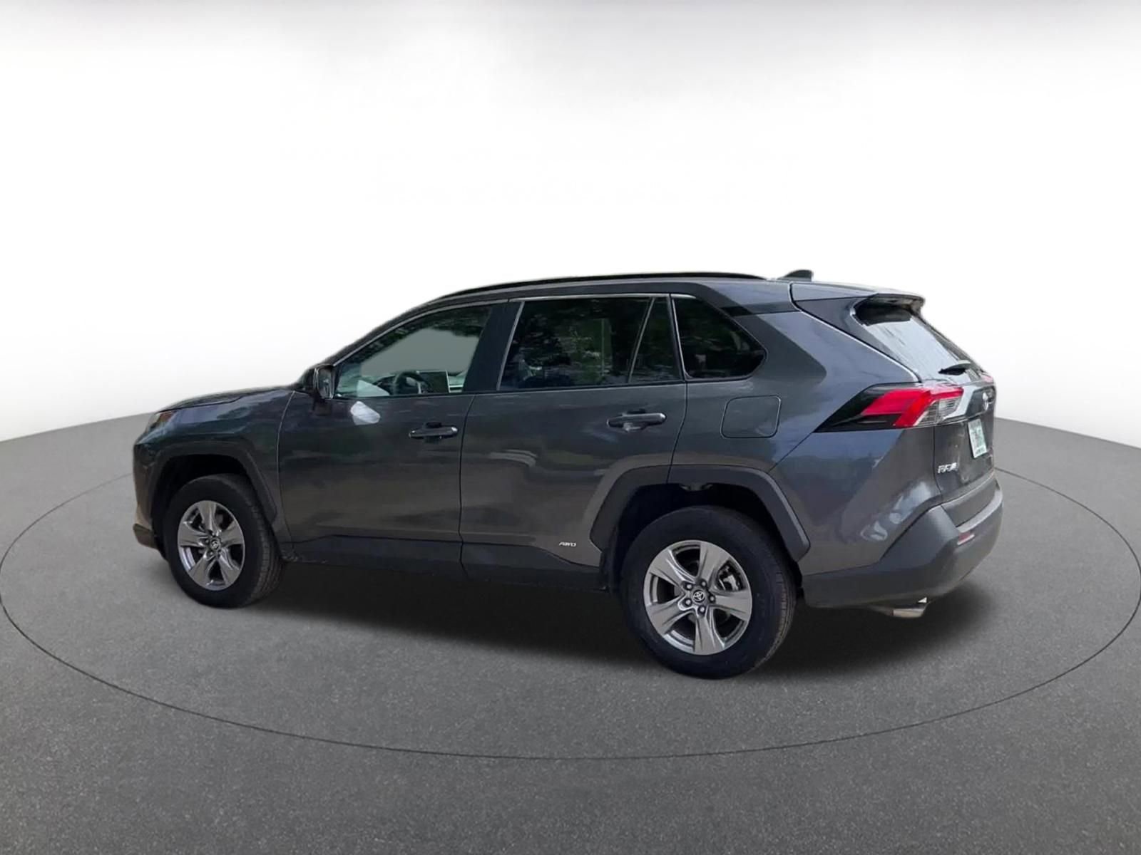 Used 2025 Toyota RAV4 LE AWD/4WD image 10