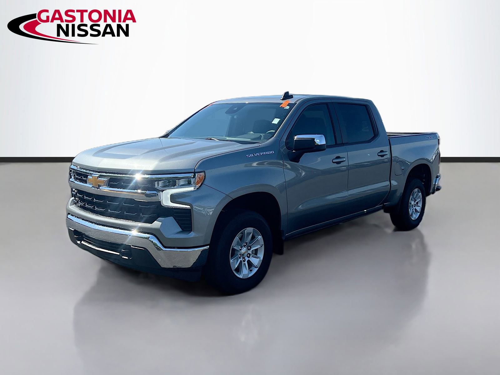 Used 2025 Chevrolet Silverado 1500 LT AWD/4WD image 3