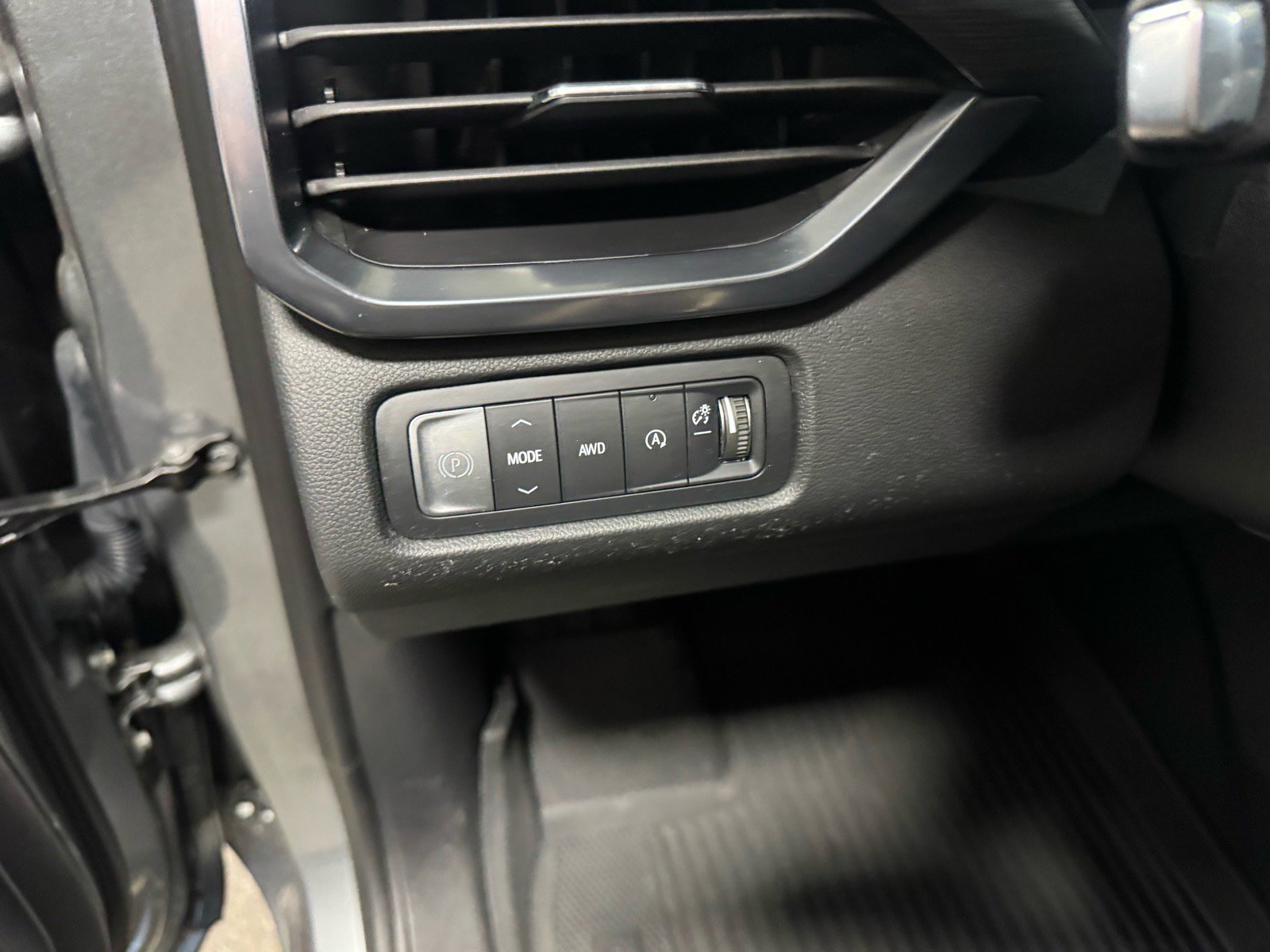 Used 2024 GMC Acadia AT4 w/ Luxury Package image 18