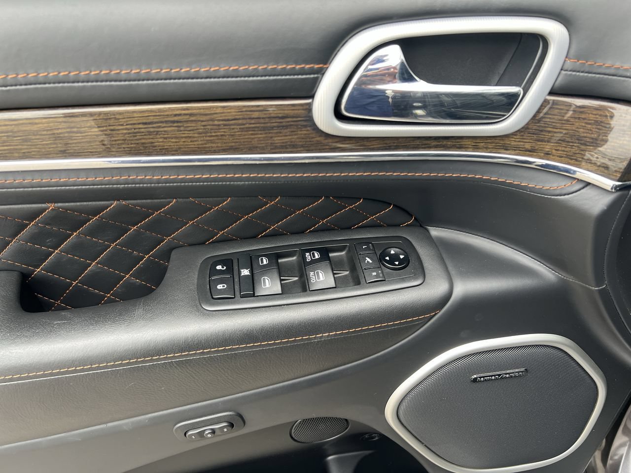 Used 2019 Jeep Grand Cherokee Summit AWD/4WD image 25