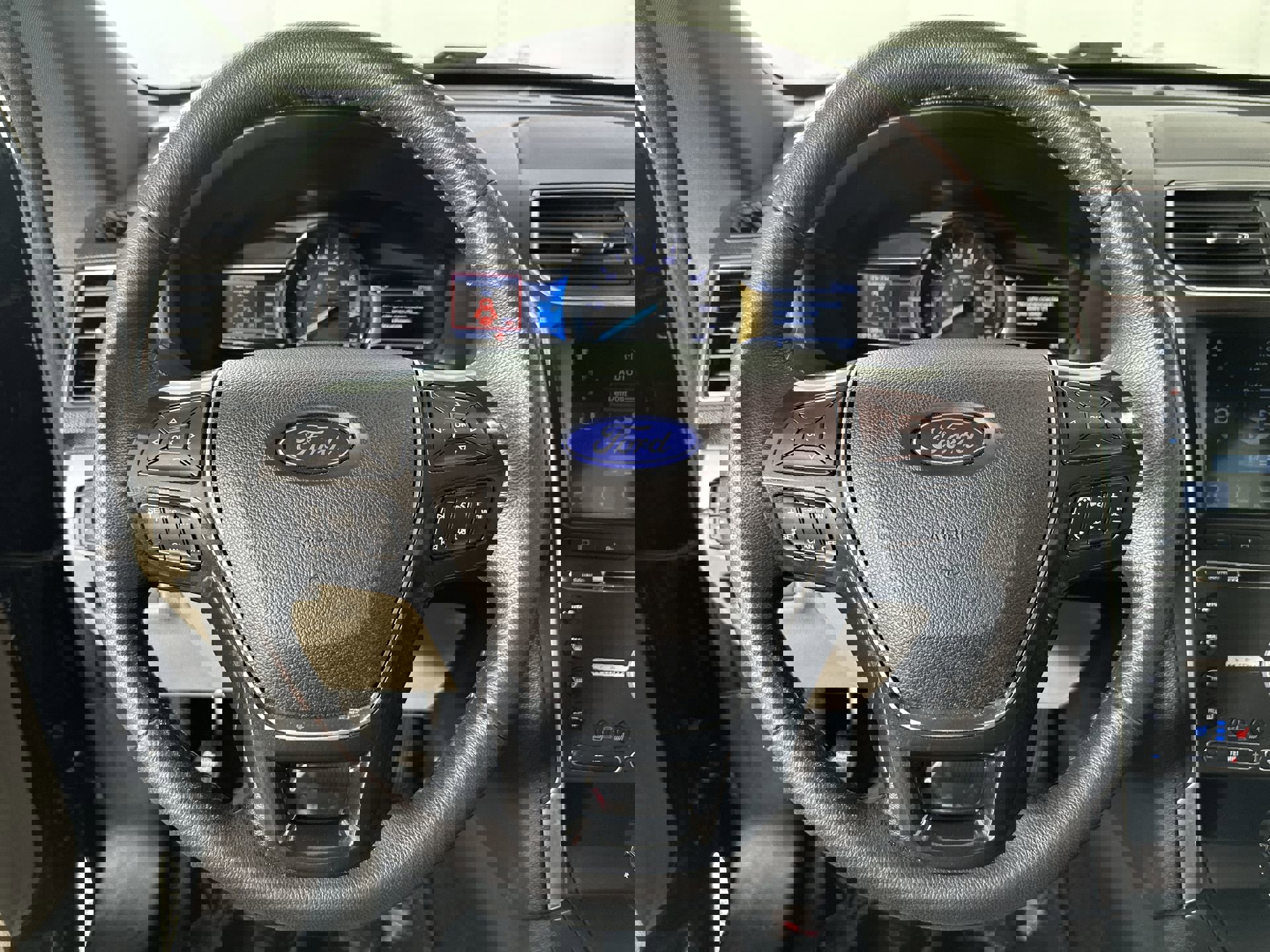 Used 2018 Ford Explorer Limited image 18