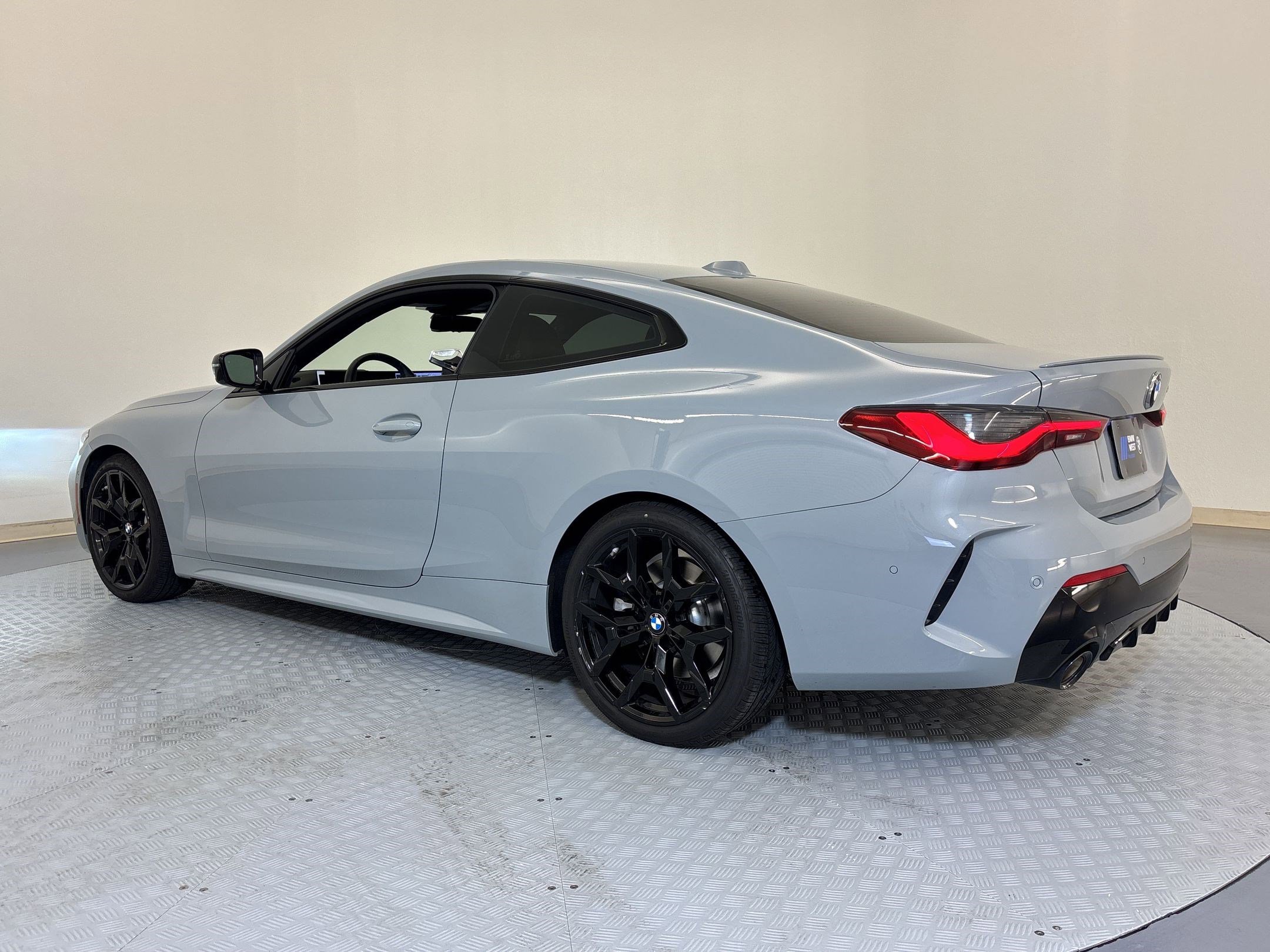 Used 2026 BMW 430i Coupe w/ M Sport Package RWD image 3