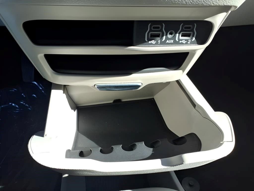 Used 2023 Chrysler Pacifica Touring-L FWD image 12