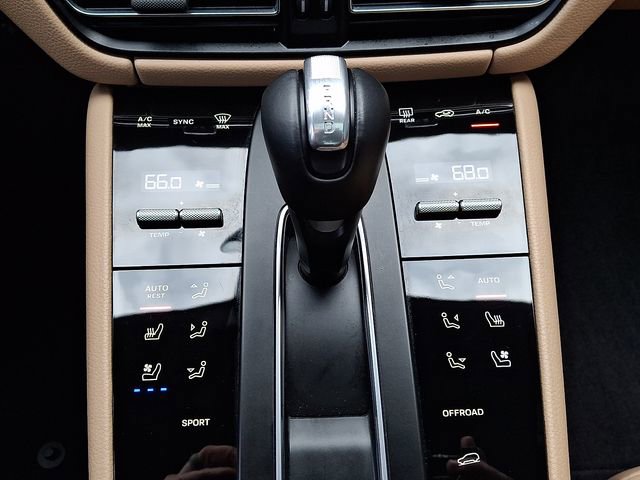 Certified 2023 Porsche Macan Turbo image 21