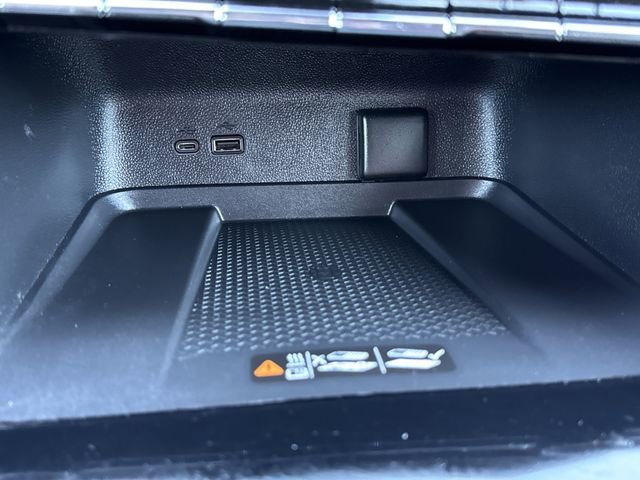 Used 2024 Chevrolet Traverse RS image 25